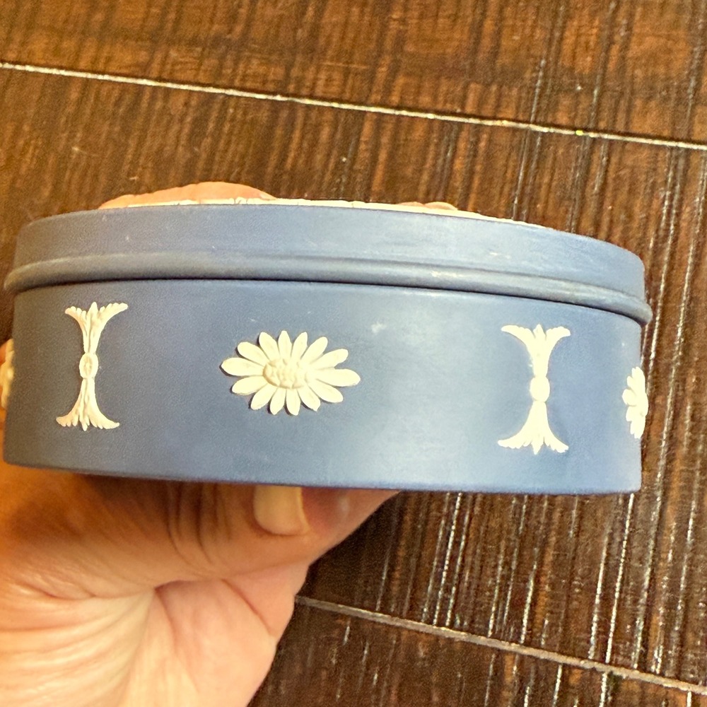 Wedgwood Trinket Box Blue Jasperware 4" Round Pegasus Relief Vintage Cameo - Picture 12 of 12